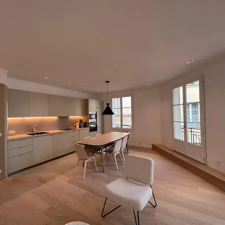 Design Pour 6 Personnes Pantheon * Parigi